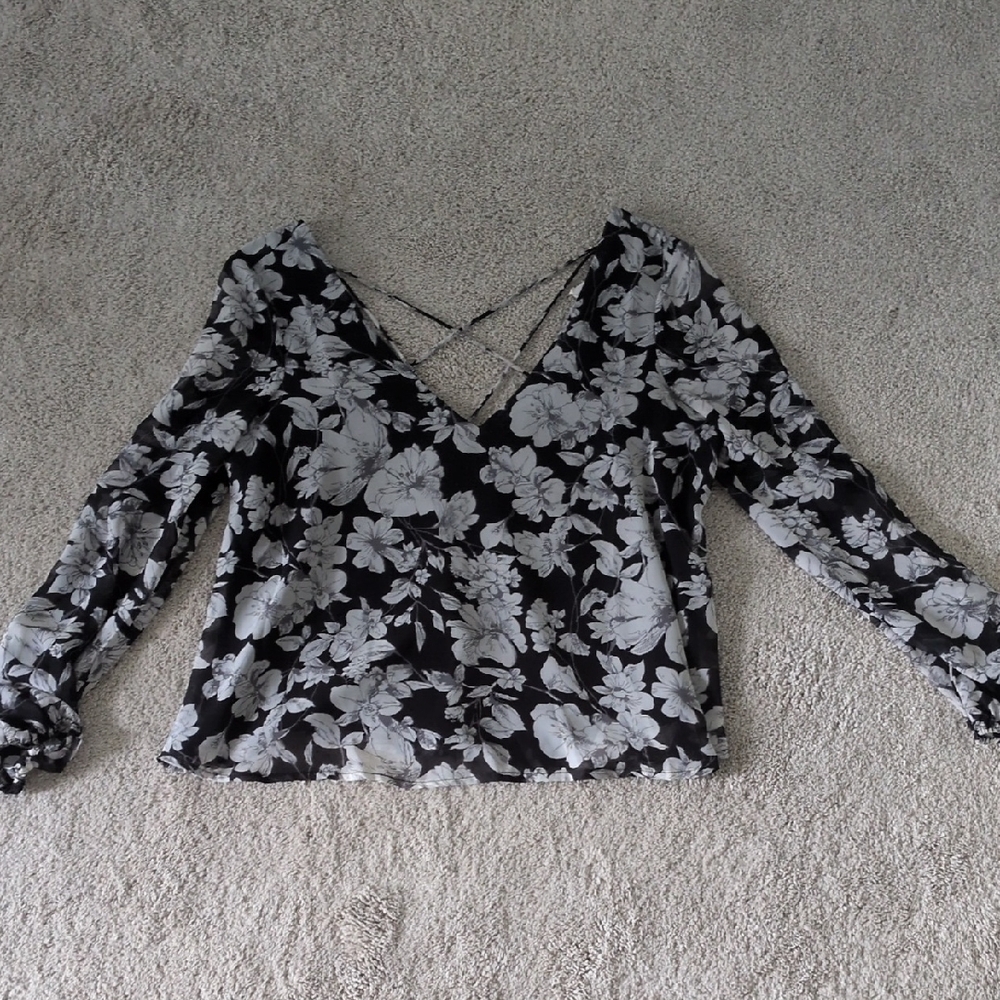 South Moon Under Black and White Floral Blouse